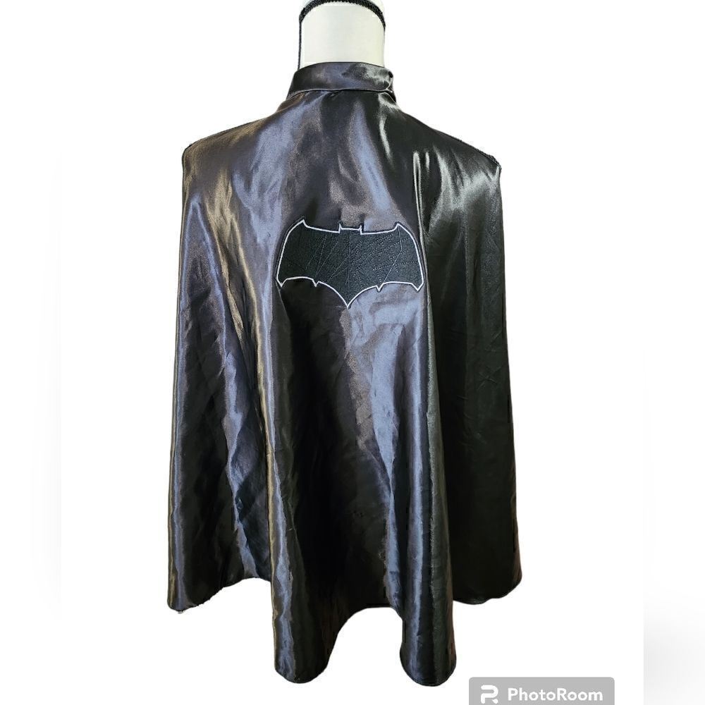 5/$20 Kids Batman Halloween costume cape